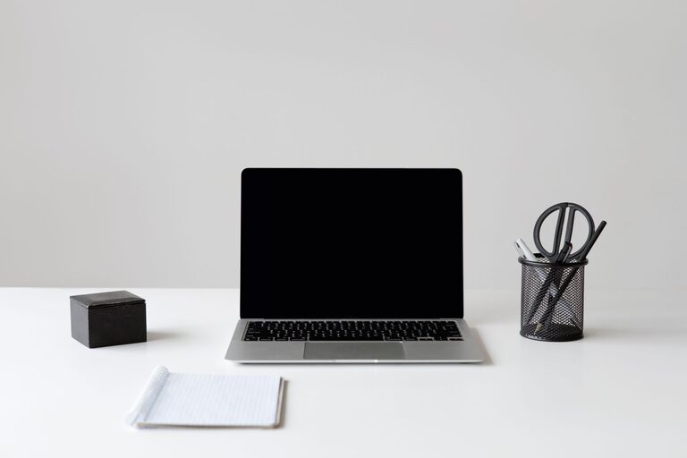 Simple Tips for Organising a Clutter-Free Workspace at Home